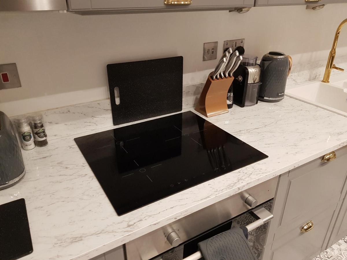 Central Luxury Two Bed Dog Friendly *