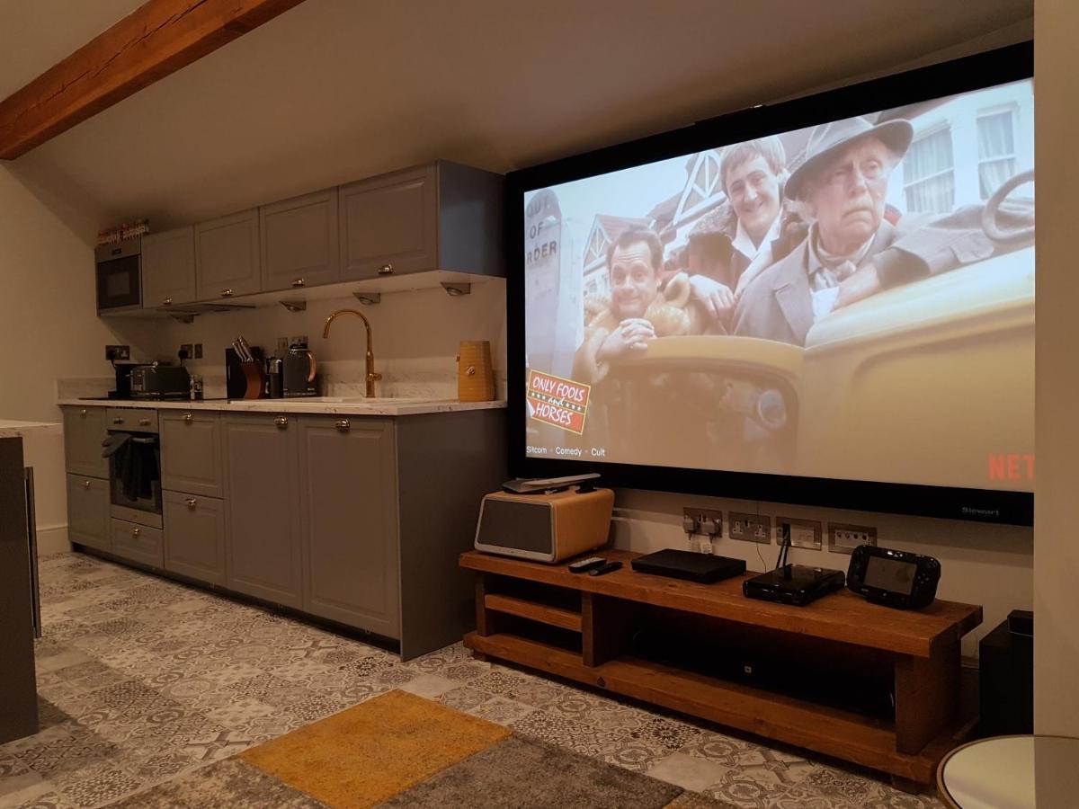 Central Luxury Two Bed Dog Friendly Apartment *