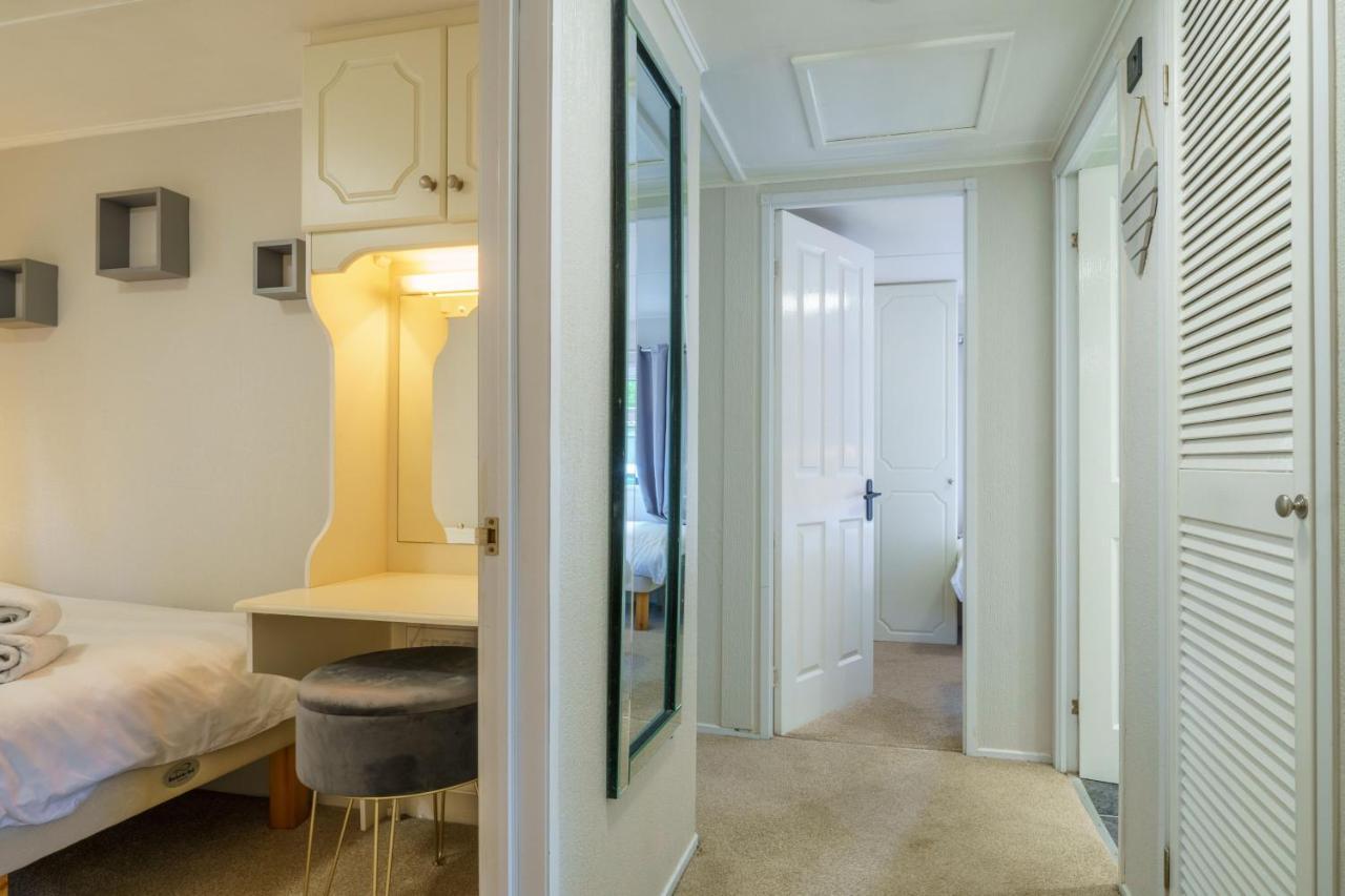 Three Trees - Hot Tub & Dog-friendly - White Cross Bay *
