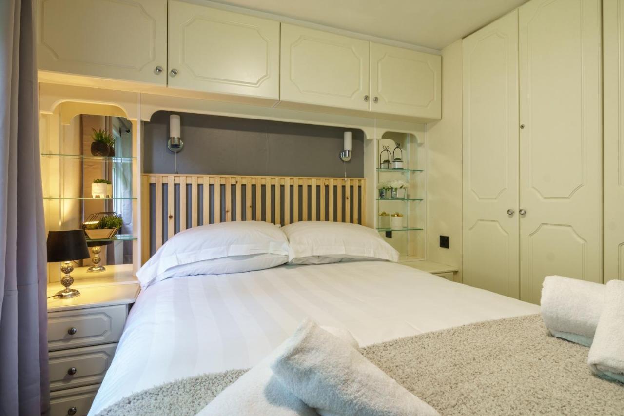 Three Trees - Hot Tub & Dog-friendly - White Cross Bay Holiday home *