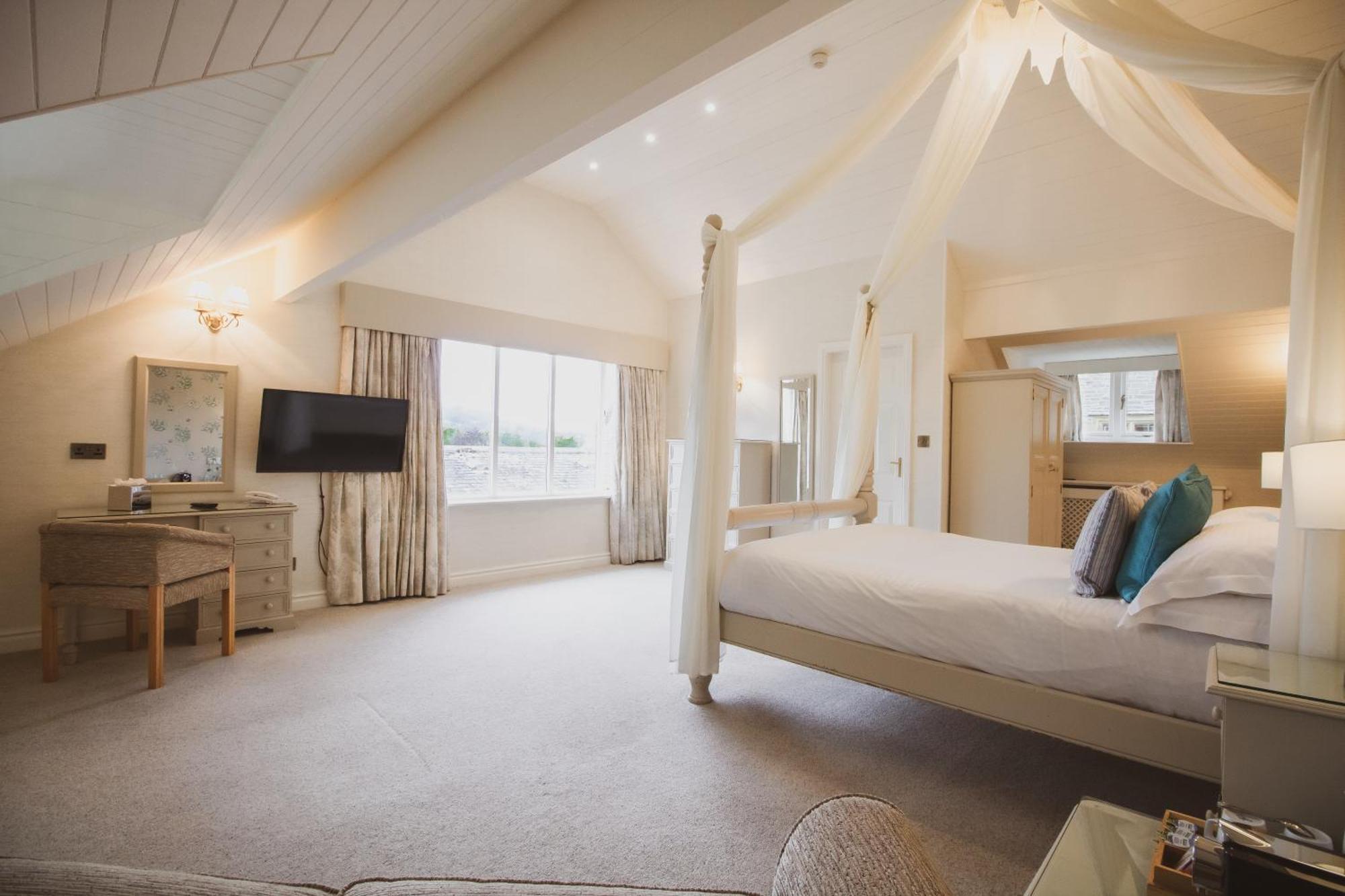 Cragwood Hotel