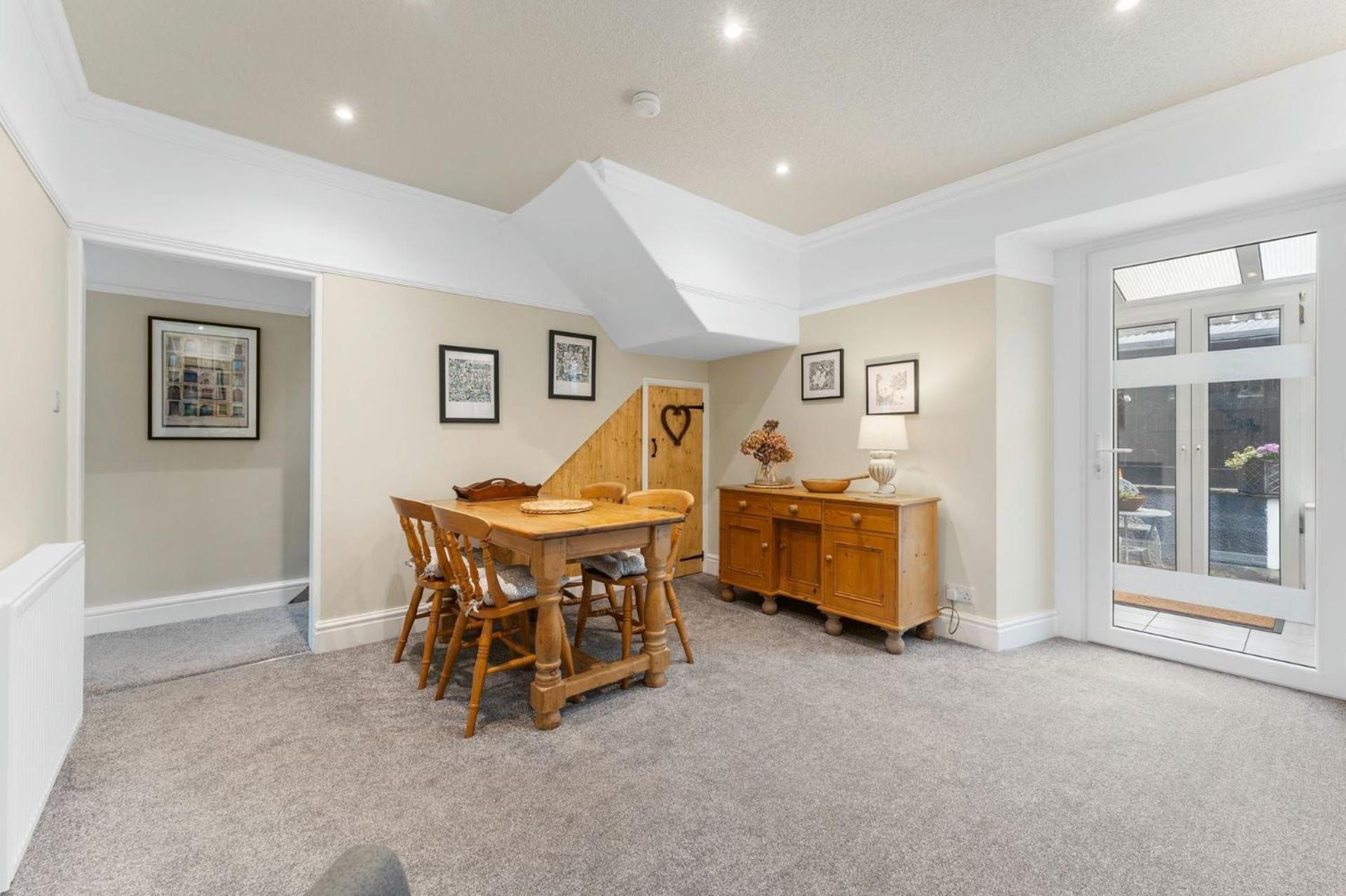 Sunnybank * Windermere