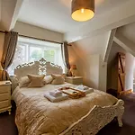 Chestnuts Guest House (Adults Only)