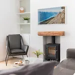 Pass The Keys Stylish Central Windermere Home