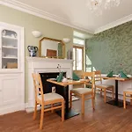Southview Guest House And Indoor Pool