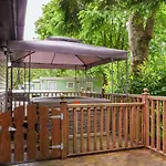 Three Trees Lodge - Hot Tub & Dog-Friendly - White Cross Bay