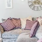 Pass The Keys Two Bed Property With Parking Near Bowness Centre