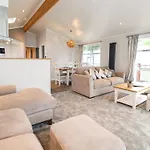 Loubi\'S Lakeside Lodge