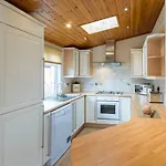 Windermere Retreat - White Cross Bay Holiday Park