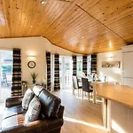 Windermere Retreat - White Cross Bay Holiday Park