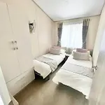 48 Pony Meadow - White Cross Bay