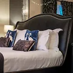 The Howbeck & The Retreat Incl Off-Site Health Club And Parking Ev Point Available
