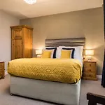The Howbeck & The Retreat Incl Off-Site Health Club And Parking Ev Point Available