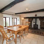 Knotts Farmhouse