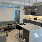 Jester Court - 2 Bed Apartment In The Centre Of Windermere Village - Free Off-Site Health Club Access With Pool, Sauna, Steam Room & Gym