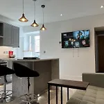 Jester Court - 2 Bed Apartment In The Centre Of Windermere Village - Free Off-Site Health Club Access With Pool, Sauna, Steam Room & Gym
