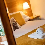Woodland Cottage - Private Courtyard - Pet Friendly Retreat In The Heart Of Windermere