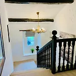Quirky Cottage, Cosy Grade II Listed 2 Bed Apartment Troutbeck Bridge
