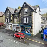 Perfectly Located, Central Bowness Flat With Free Parking And Lake Views