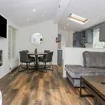 Willows Lodge