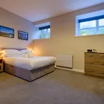Station Lodge - Free Off-Site Health Club Access With Pool, Sauna, Steam Room & Gym