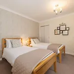 Thornbank House Offering Breakfast And With Free Off Site Health Club