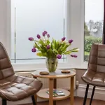 Thornbank House Offering Breakfast And With Free Off Site Health Club