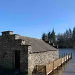 Rose Cottage, Windermere Centre, Lake Access