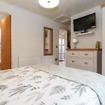 Bowness Bay Lodge