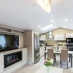 Windermere Lodge - White X Bay