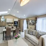 Windermere Lodge - White X Bay