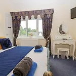 Storrs Lodge
