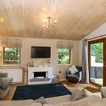 Footprints Lodge
