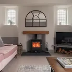 Crossriggs- Beautiful Detached Home