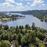 Loubi\'S Lakeside Lodge