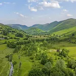 Wansfell Retreat Lodge