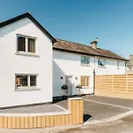 Upper Oak House