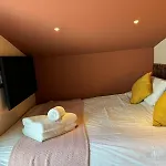 Luxury Single Small Room Central Location King Bed