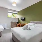 Station Lodge - Free Off-Site Health Club Access With Pool, Sauna, Steam Room & Gym