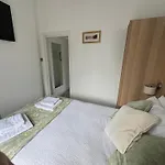 Denecrest Guest House
