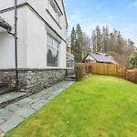 Corner Cottage - Lp2