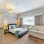 Corner Cottage - Lp2