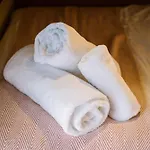 Luxury Single Small Room Central Location King Bed