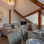 Oak Street Apartment