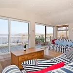 Lodge On The Lake