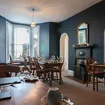 Ashleigh House