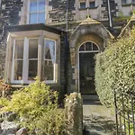 48 Oak Street