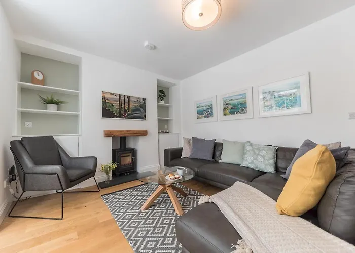 Pass The Keys Stylish Central Windermere Home