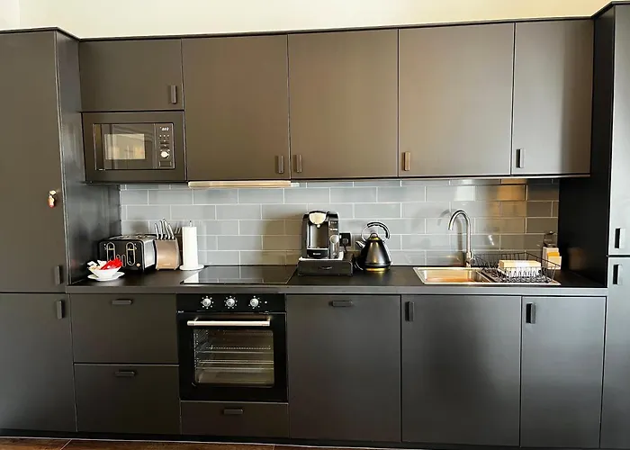 The Mews Boutique Deluxe Apartments, Sleep 2-6 People , Central Location, Free Parking
