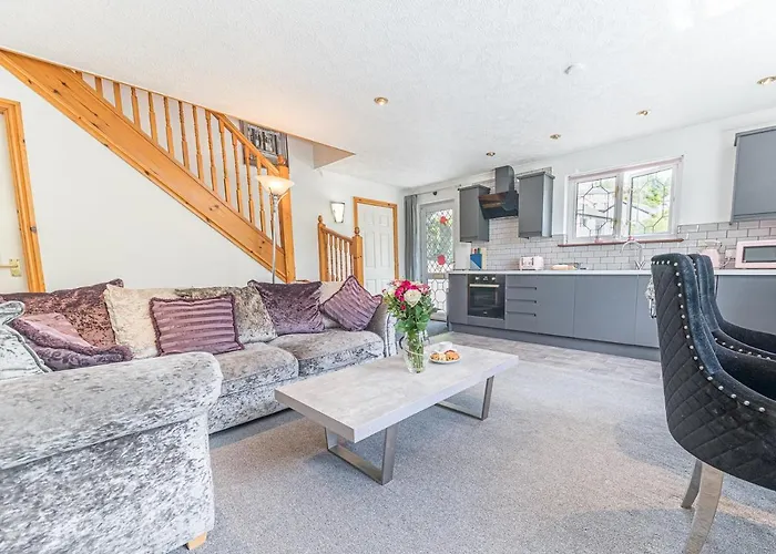Pass The Keys Two Bed Property With Parking Near Bowness Centre